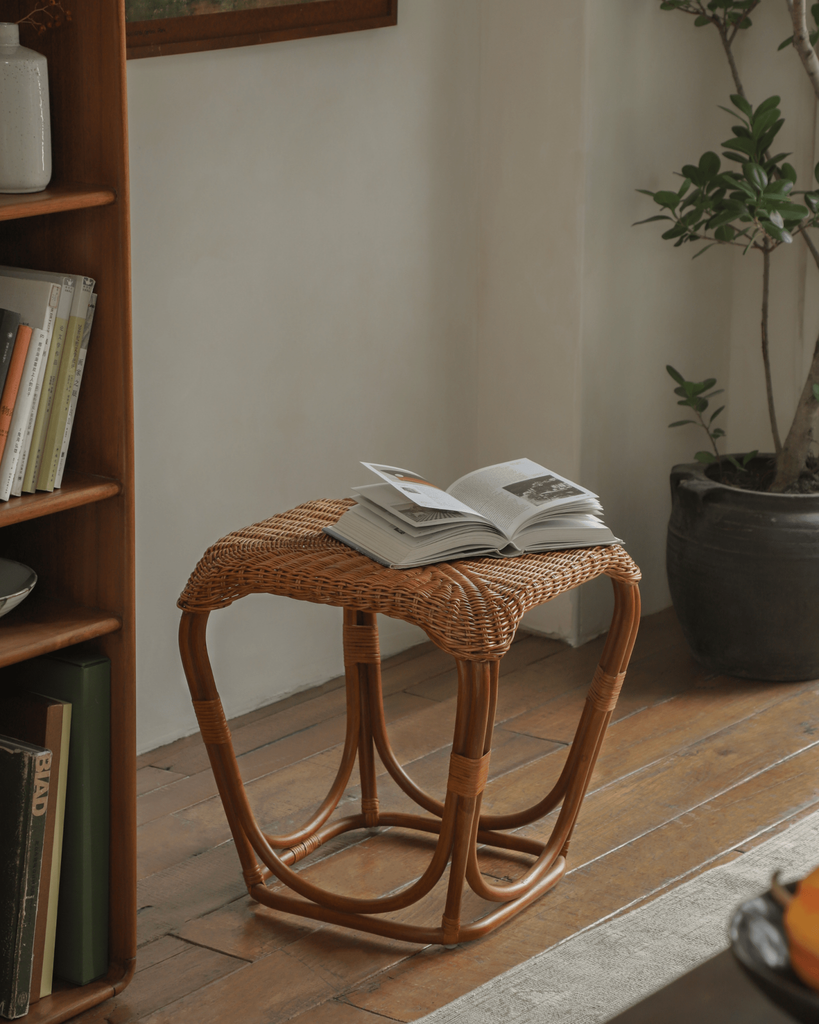 Table d'appoint en rotin Pinecone