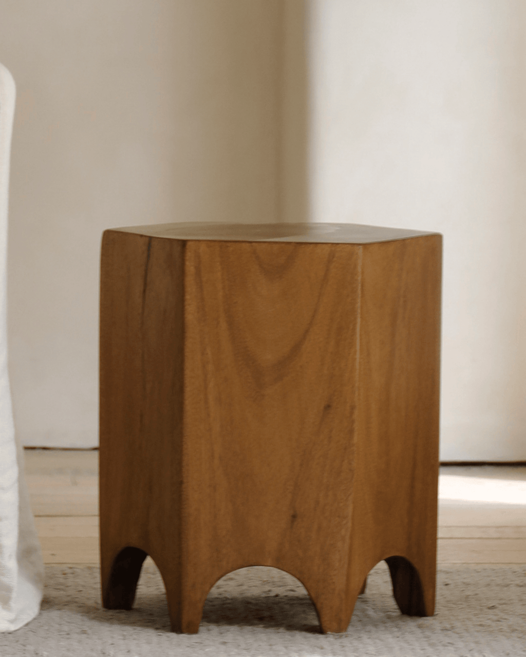 Table d'appoint hexagonale