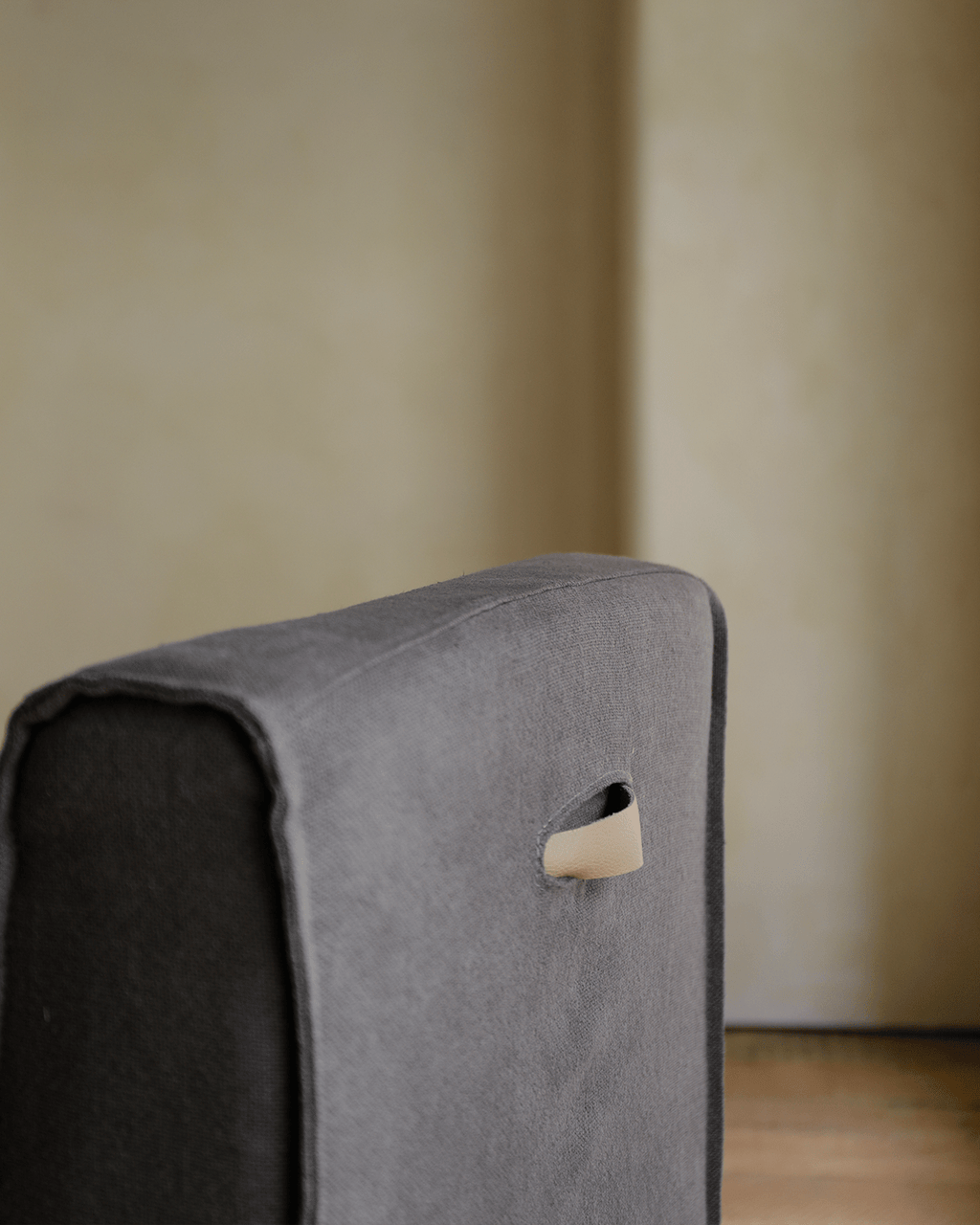 Housse de canapé et chaise à roulettes