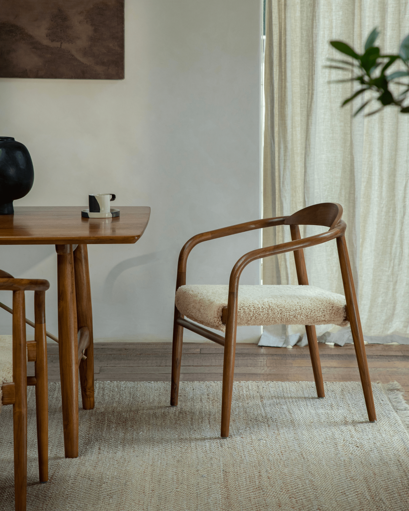 Chaise Crescent en peau de mouton