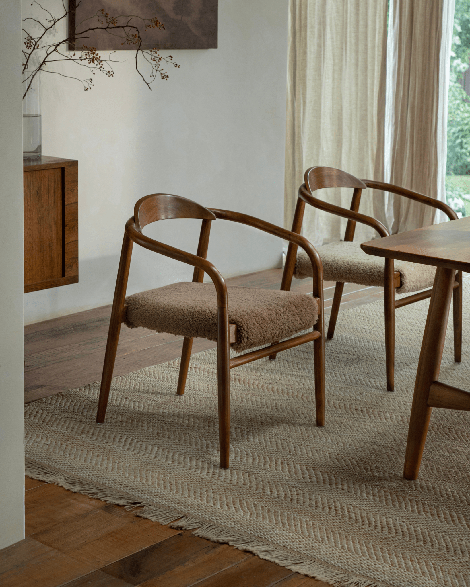 Chaise Crescent en peau de mouton