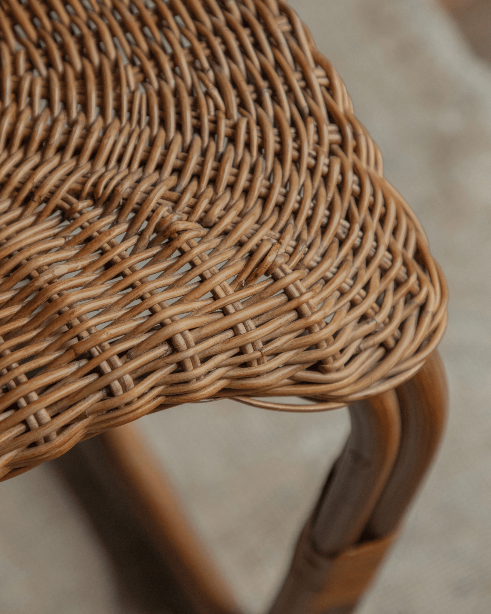 Table d'appoint en rotin Pinecone