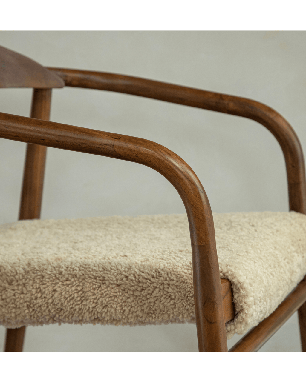 Chaise Crescent en peau de mouton