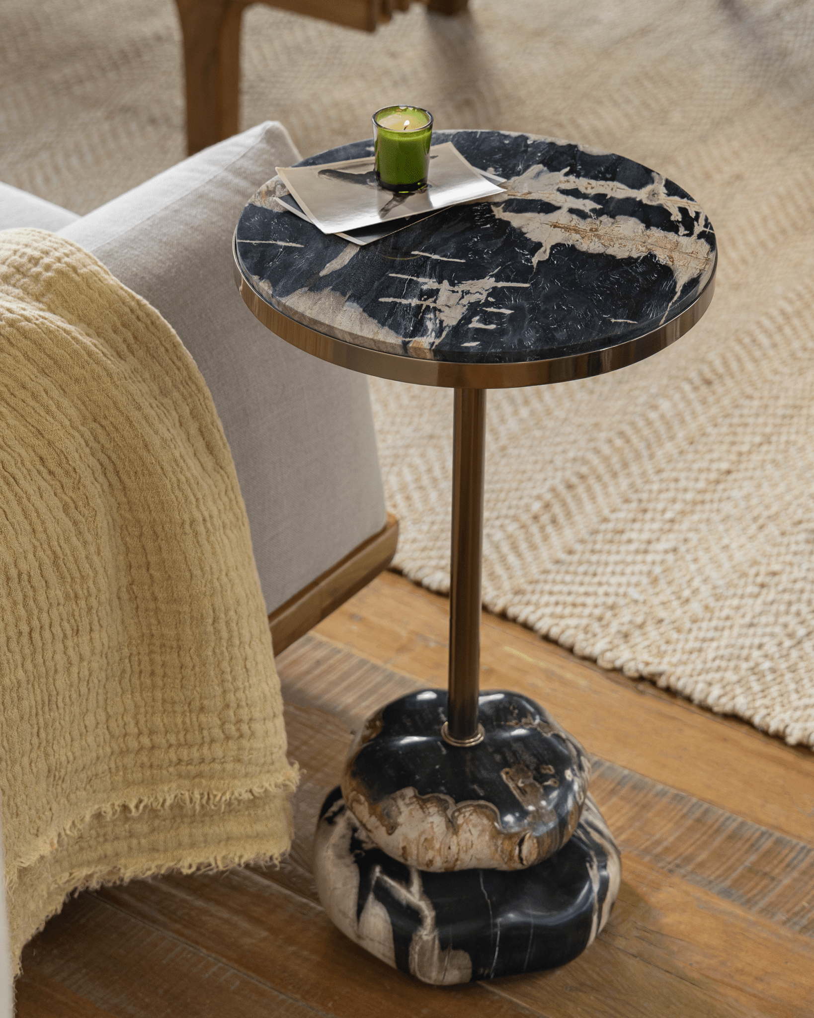 Table d'appoint en bois pétrifié Lolli