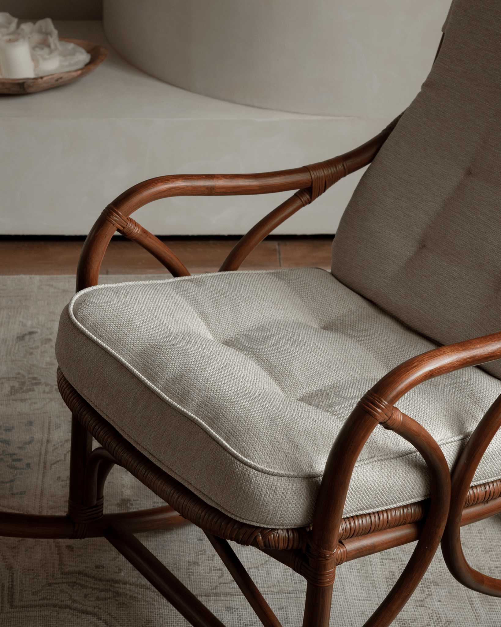 Fauteuil à bascule en rotin Aku
