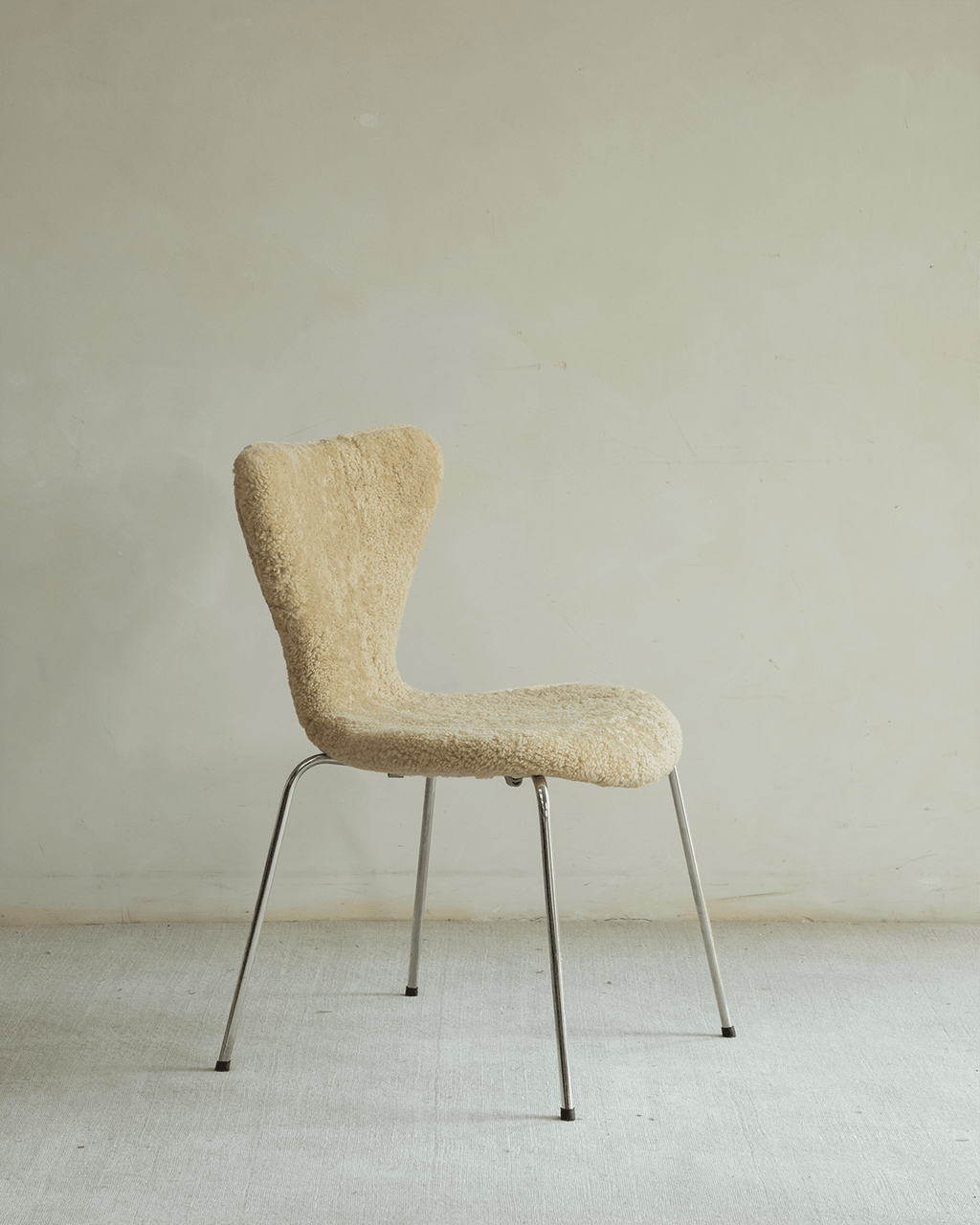 Chaise en peau de mouton Pietra