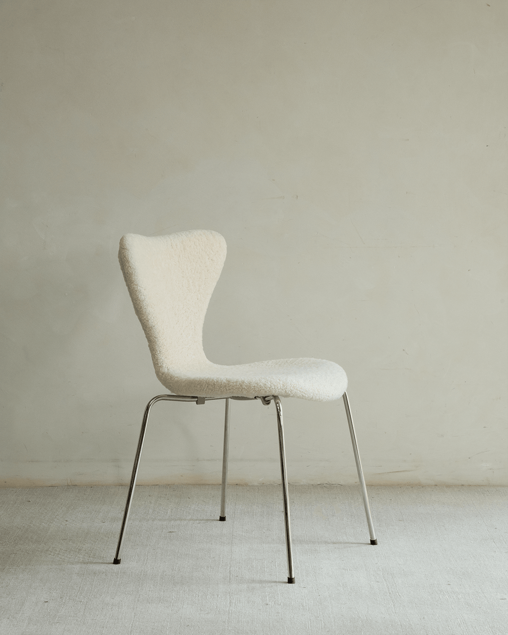 Chaise en peau de mouton Pietra